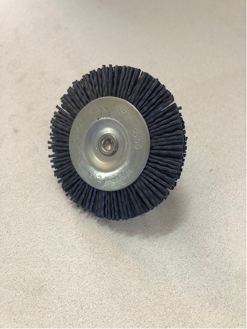 Brosse circulaire 75mm Gr180 (Nyl bleu) sur tige 6