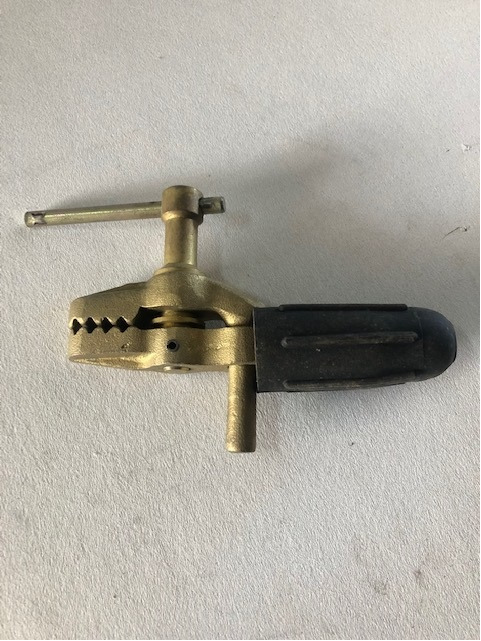 Pince de masse bronze à VIS 600Amp (type Miking)