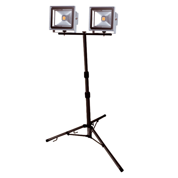 Projecteur trepied 2x30W LED(IP65/hauteur maxi1,66